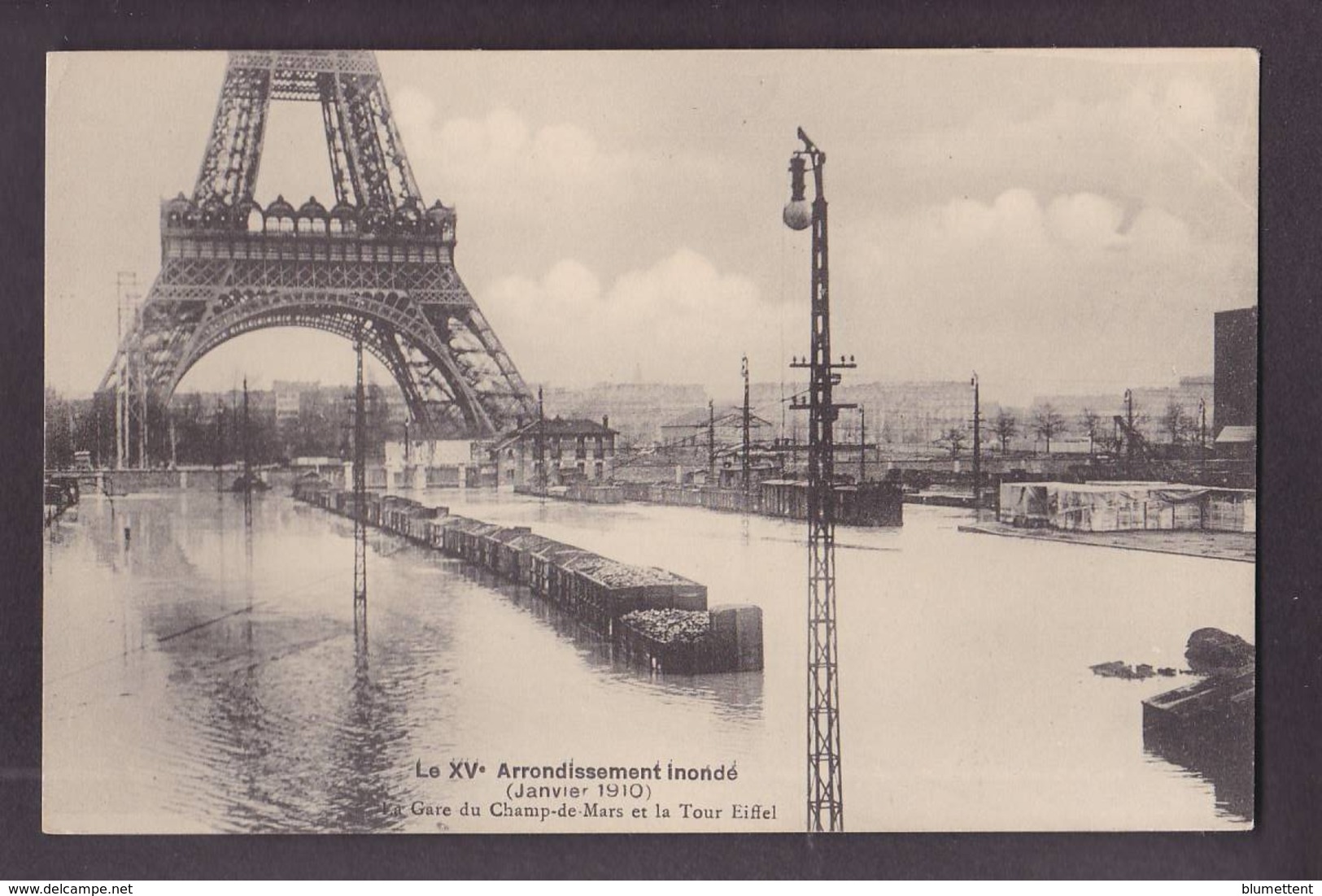 CPA Tour Eiffel Paris Non Circulé - Eiffelturm