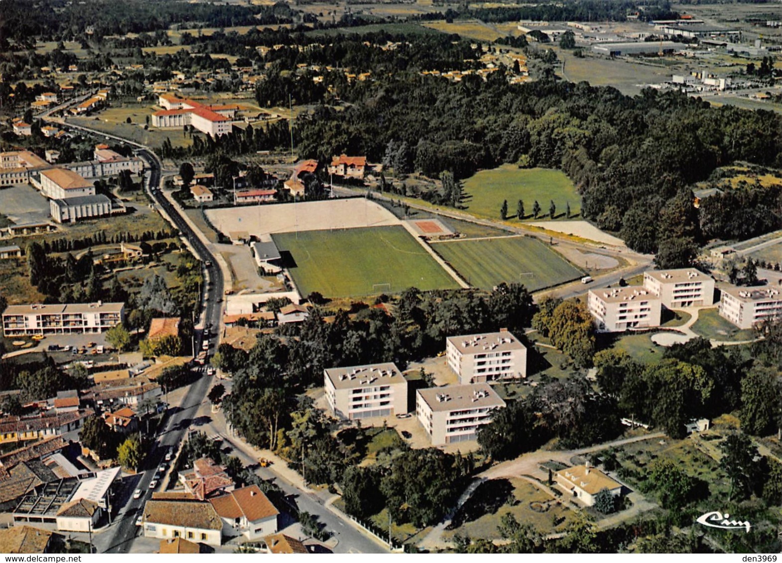 BLANQUEFORT - Vue Aérienne - Le Stade - L'école D'agriculture Et La Cité Castera - Blanquefort