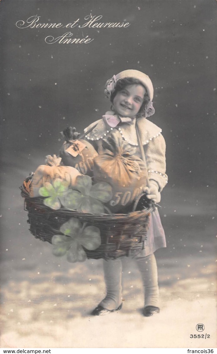 Carte CPA Fantaisie - Jolie Petite Fille Fillette Avec Panier Porte Bonheur Trèfle - Bonne Année 1913 - Abbildungen