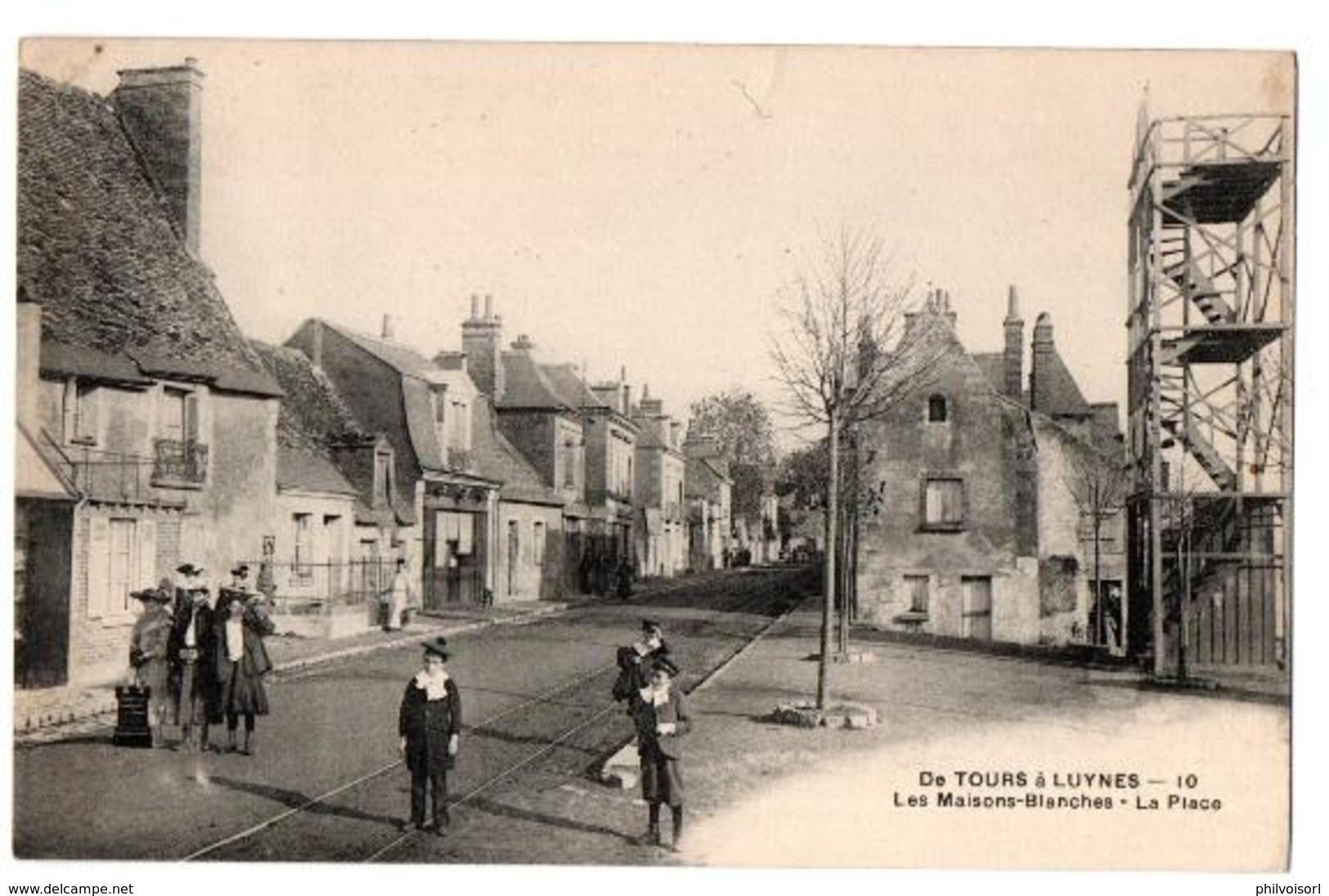 DE TOURS A LUYNES LES MAISONS BLANCHES LA PLACE ANIMEE - Autres & Non Classés