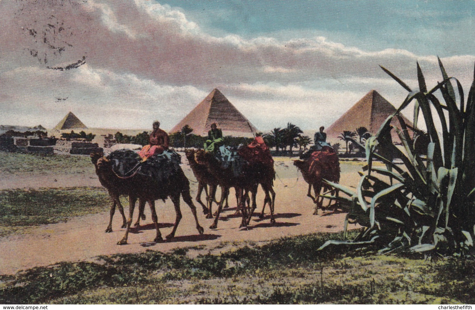 EGYPT - CARAVAN OF BEDOUINS NEAR THE PYRAMIDS OF GIZA - - Gizeh