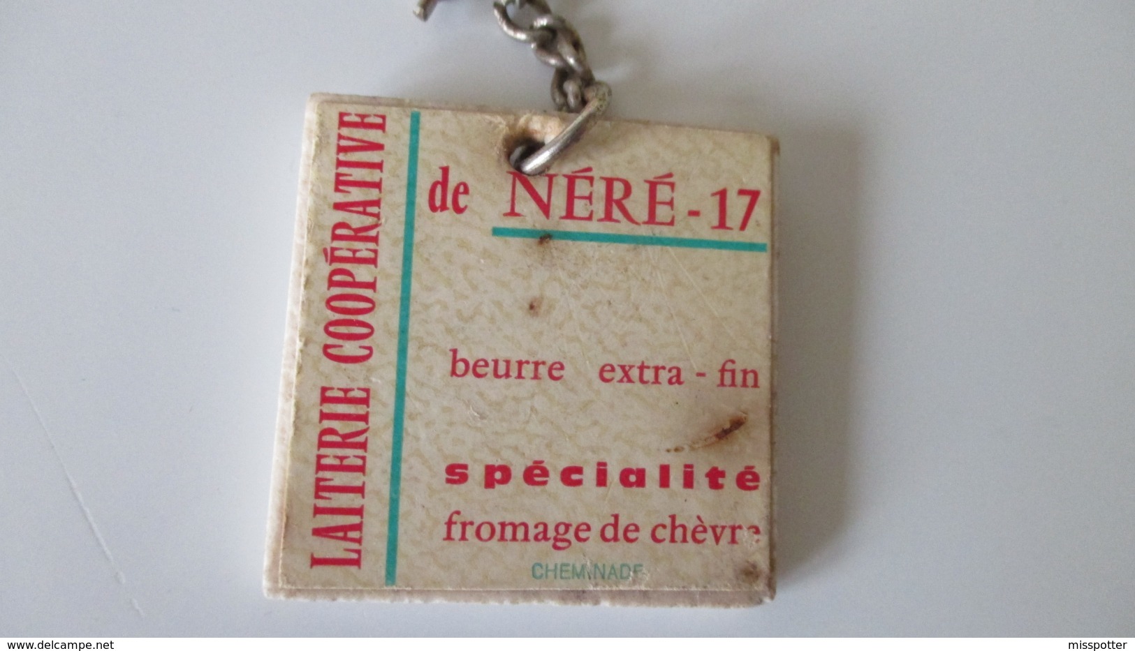 Porte Clé Ancien  Laiterie  Coopérative De Néré 17 Renault 1911 En Céramique - Sleutelhangers