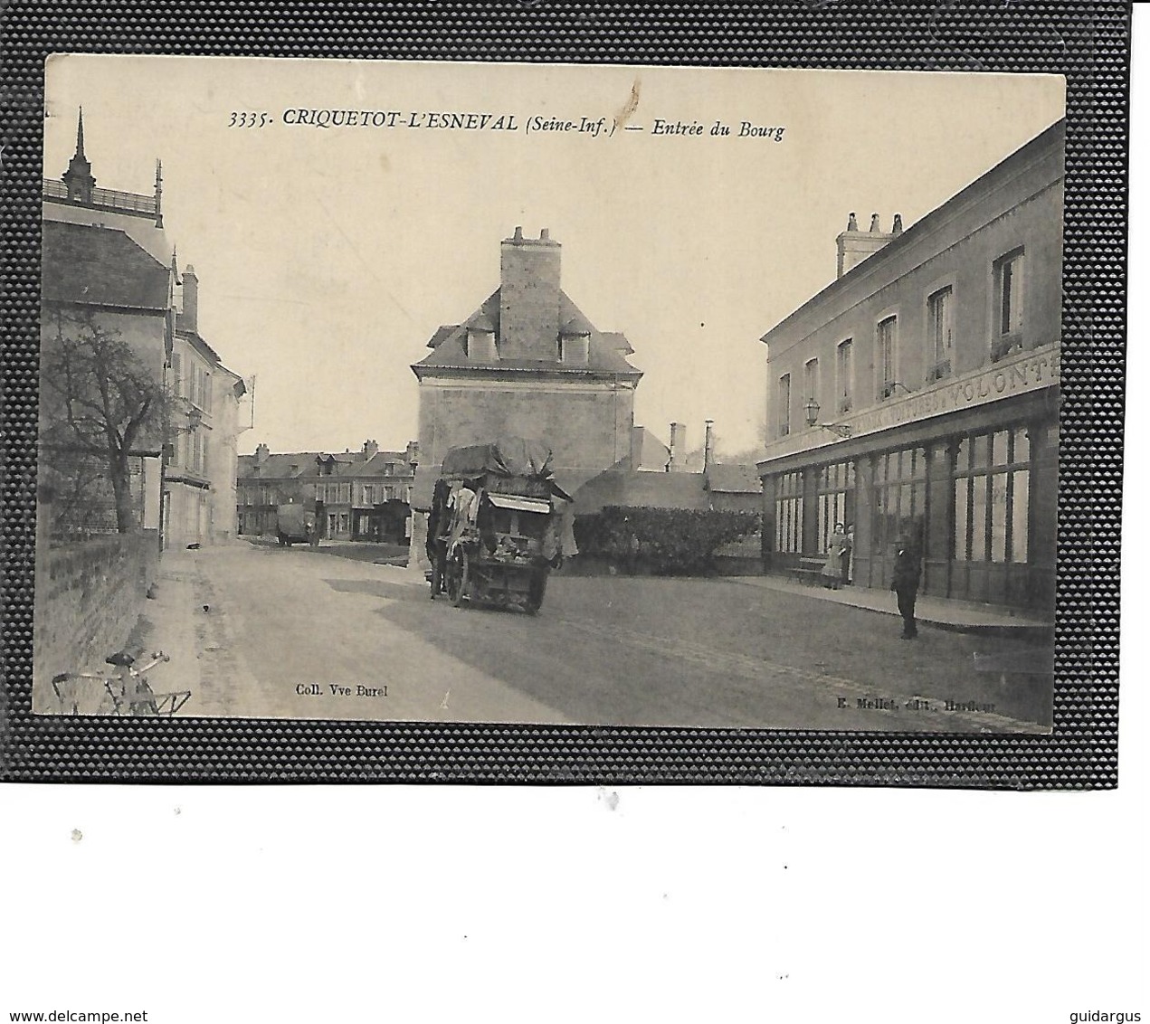 76-CRIQUETOT-L'ESNEVAL-Une Vue Animée De L'Hotel Du Chemin  De Fer à L'Entrée Du BOURG- - Criquetot L'Esneval