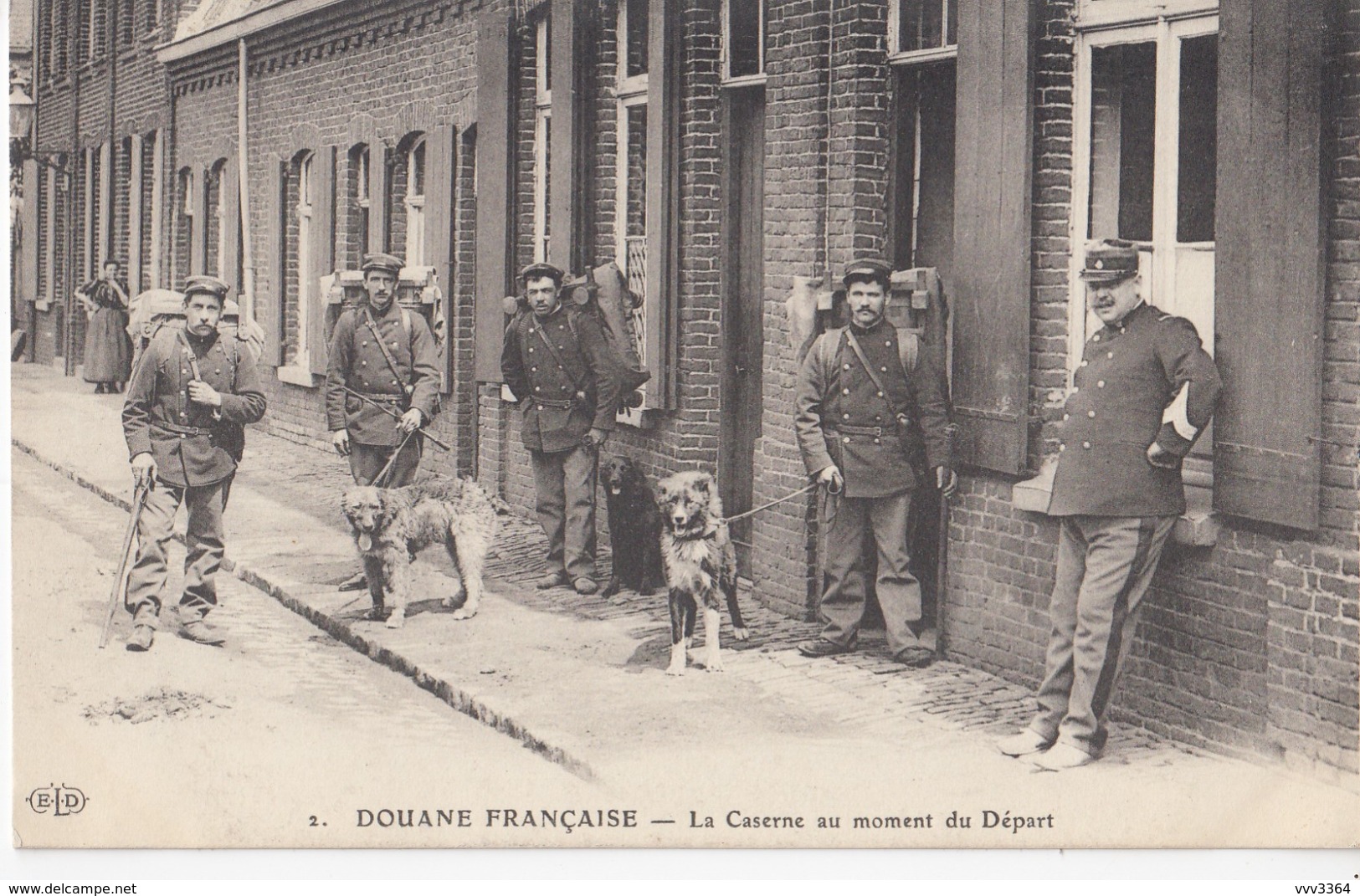 DOUANE FRANCAISE: La Caserne Au Moment Du Départ - Dogana