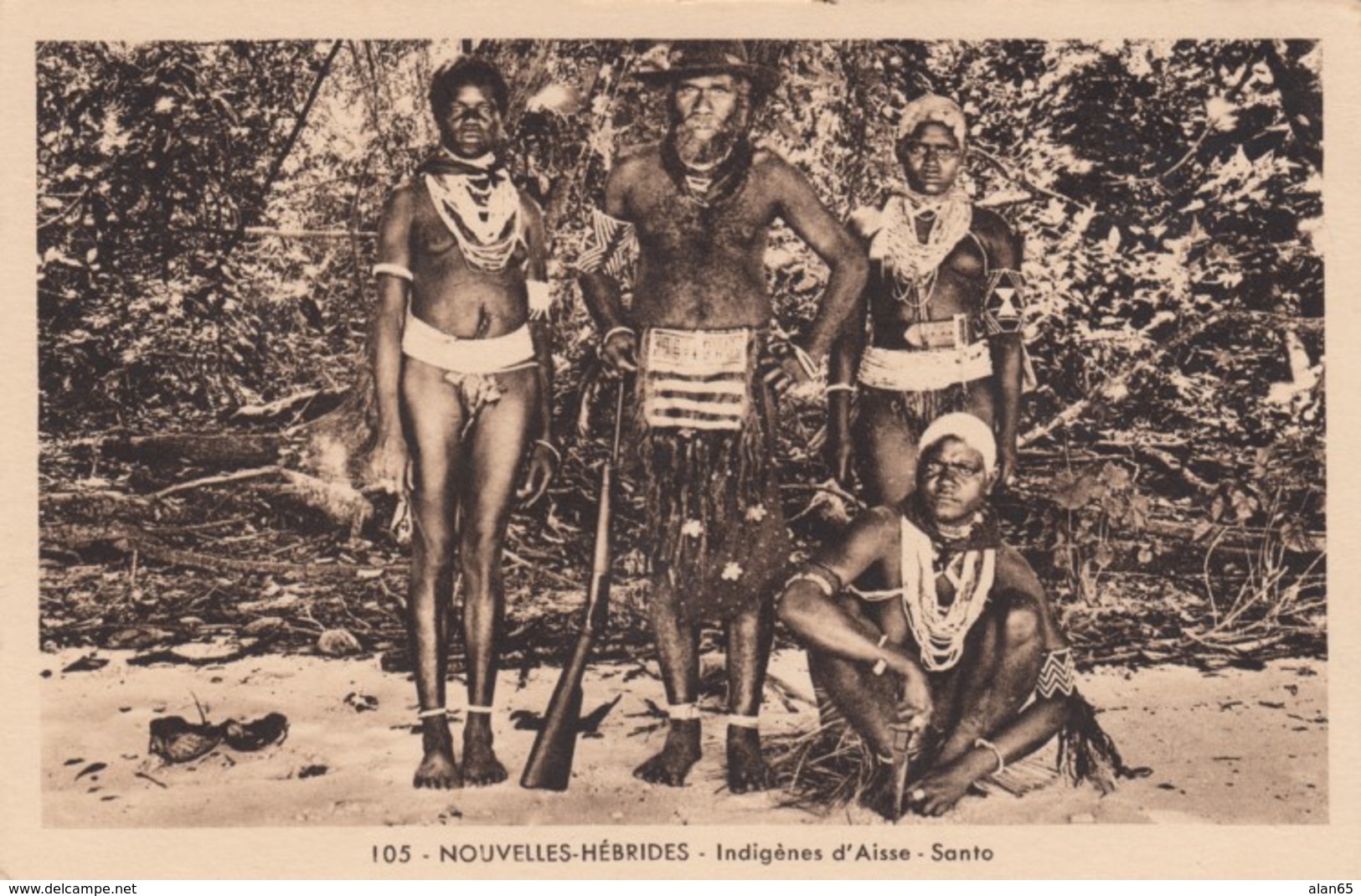 New Hebrides Indigenes D'Aisse-Santo Natives Ethnic Group Now Vanuatu, C1920s/30s Vintage Postcard - Vanuatu