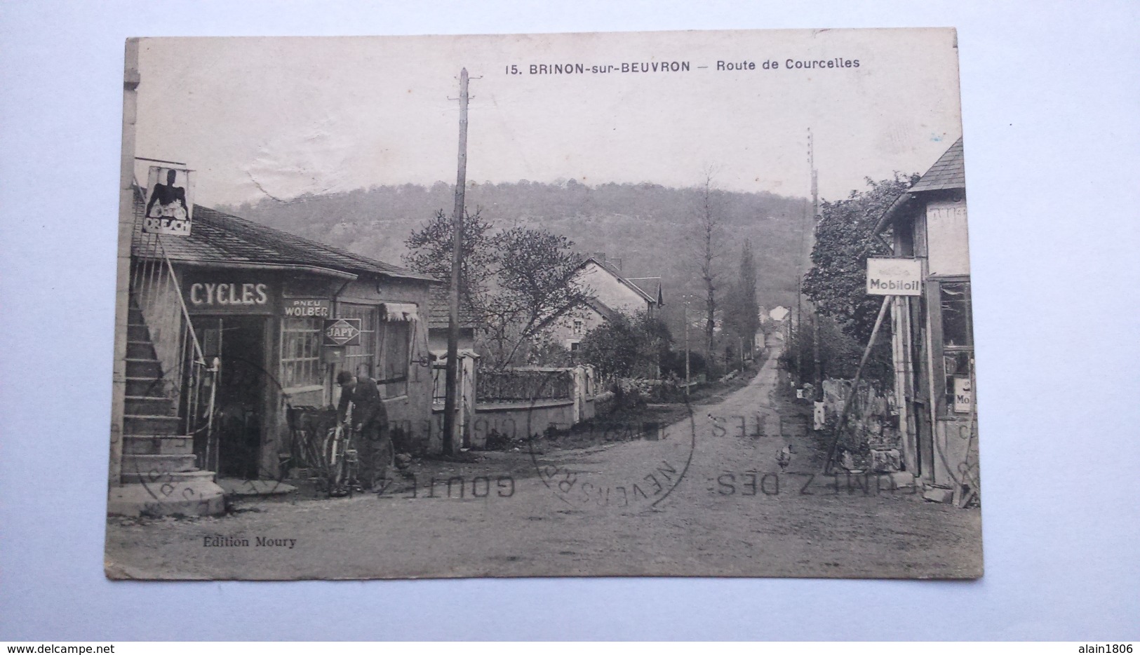 Carte Postale ( AA9 ) Ancienne De Brinon Sur Beuvron , Route De Courcelles (  Trou Au Niveau Du Timbre Qui Est Enlevé ) - Brinon Sur Beuvron