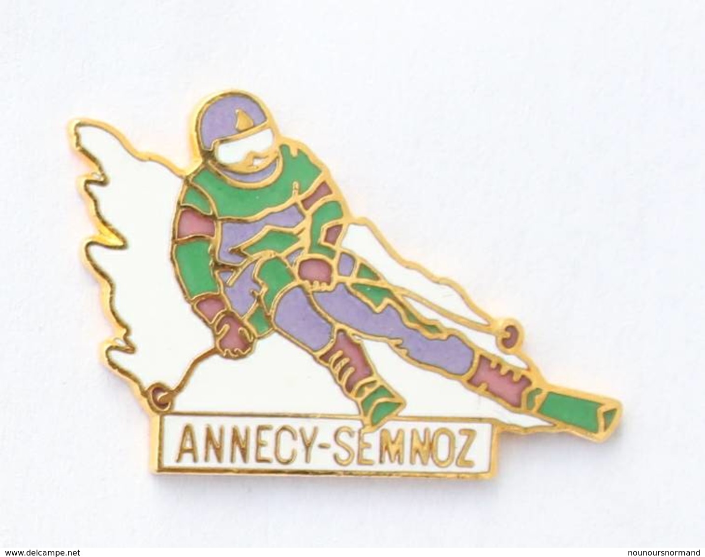 Pin's ANNECY (74) - ANNECY SEMNOZ - Le Skieur - Alpes Trophées - I697 - Steden