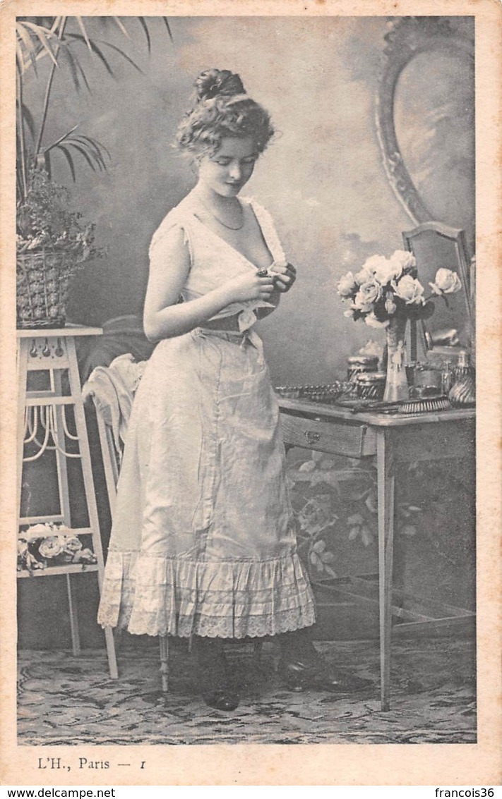 Carte CPA Fantaisie - Jolie Jeune Femme - French Glamour Woman - Cabinet De Toilette - Circa 1902 - Mujeres