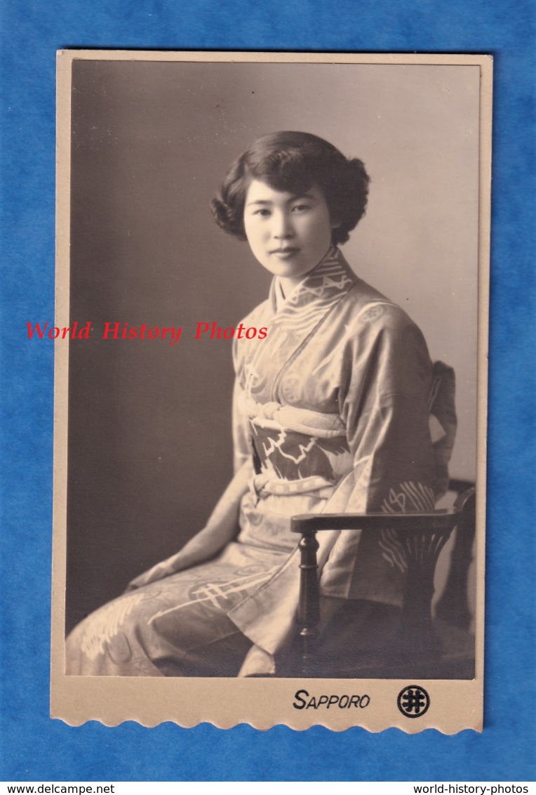 Photo Ancienne - SAPPORO ( Japon ) - Beau Portrait D'une Femme Japonaise - Uniforme Robe Pose Asie Japanese Girl Fille - Non Classés