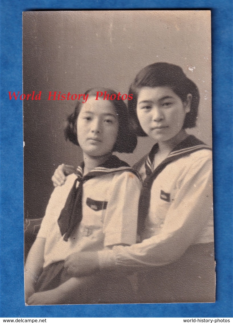 Photo Ancienne - SAPPORO , Japon - Beau Portrait De Jeune Fille Japonaise , Même école - Pose Mode Uniforme Asian Girl - Non Classés