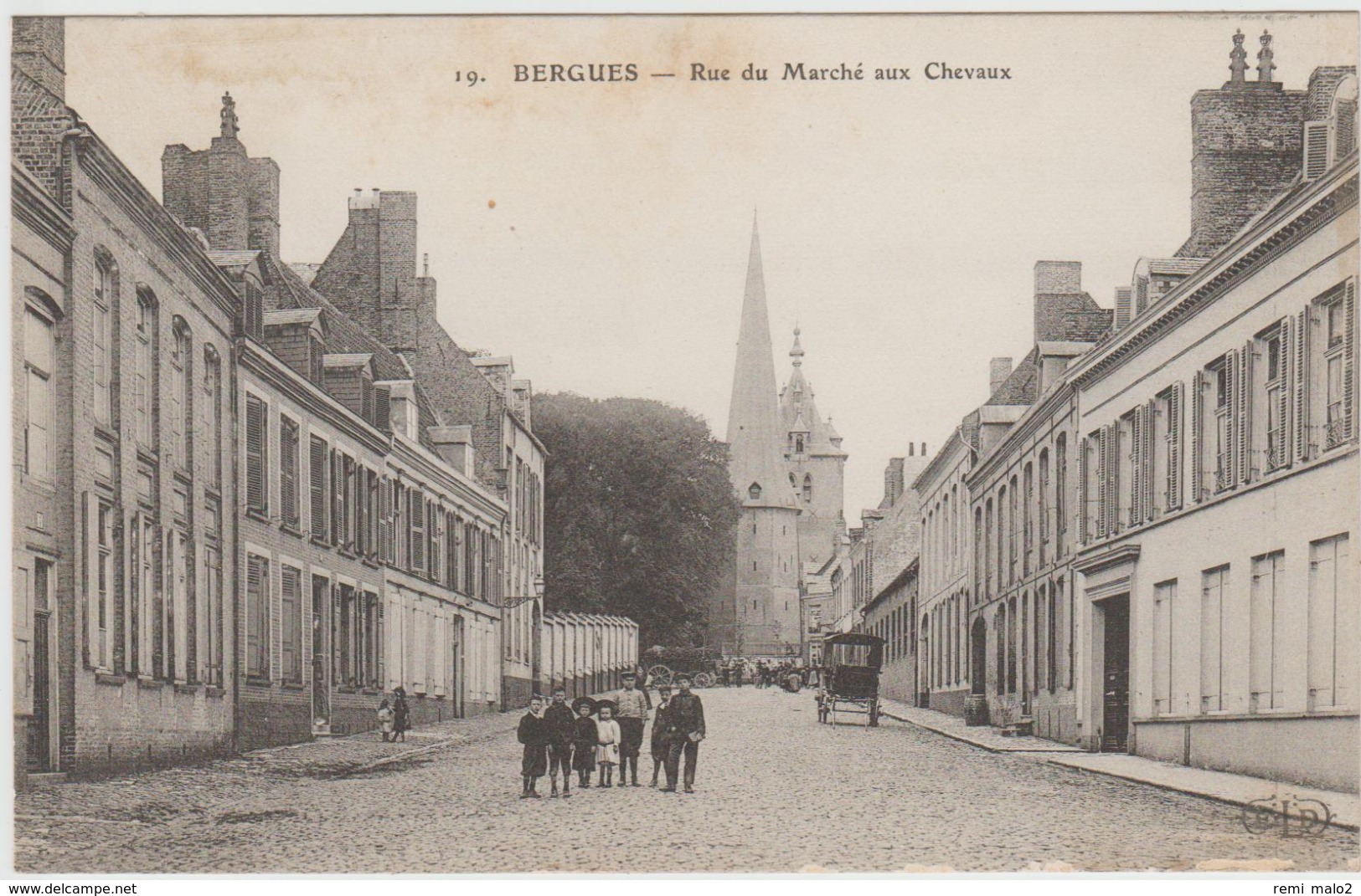 CARTE POSTALE   BERGUES 59  Rue Du Marché Aux Chevaux - Bergues