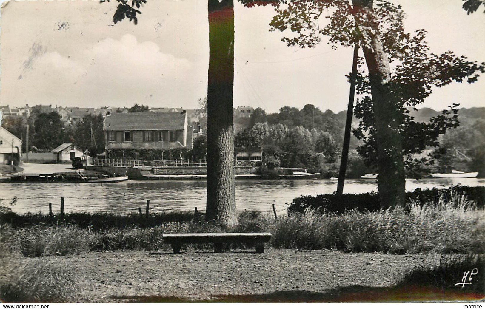 ROSNY SUR SEINE - Guernes, Vue Du Parc Du Château. - Rosny Sur Seine