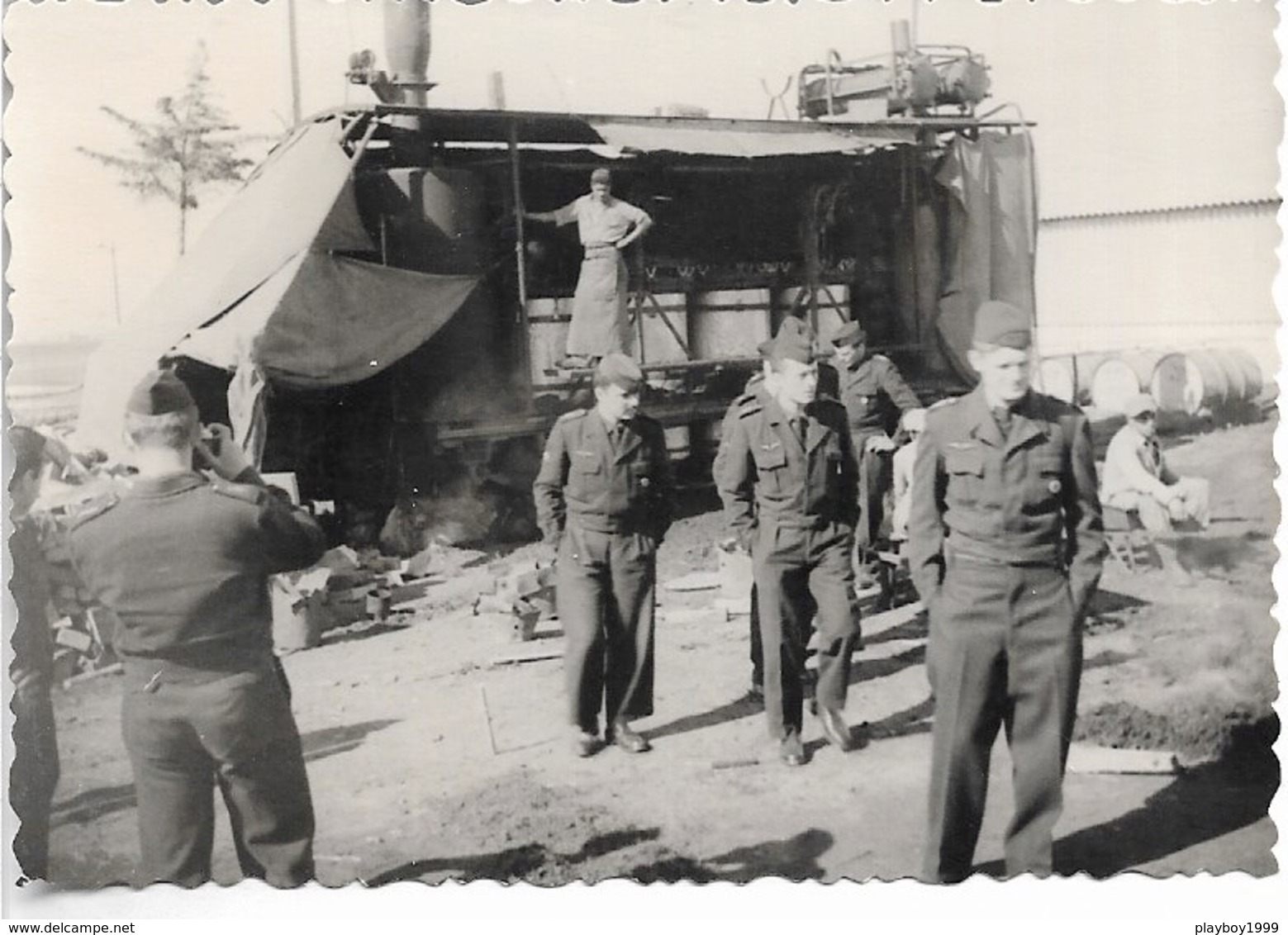 Militaria -  Photo D'une Batteuse Pour La Vigne à BÉNI AMAR Au Maroc - - Fahrzeuge