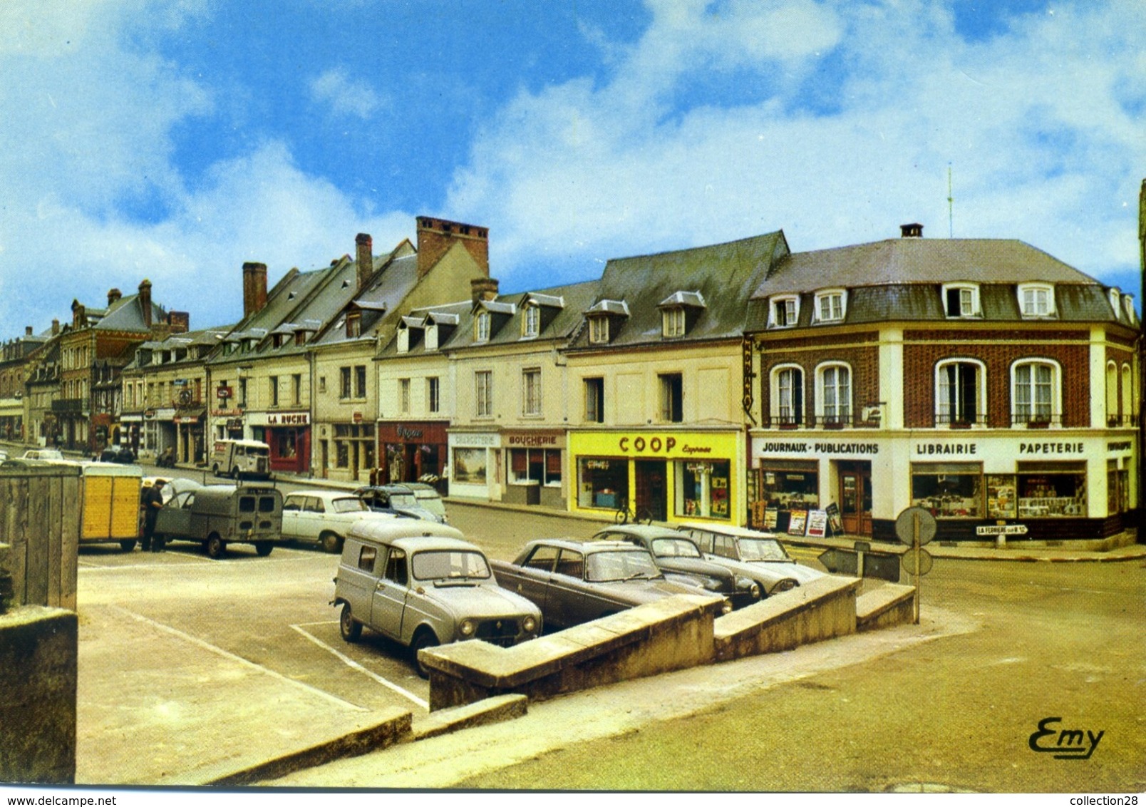 BEAUMONT-le-ROGER Rue De L'hôtel De Ville (2075) - Beaumont-le-Roger