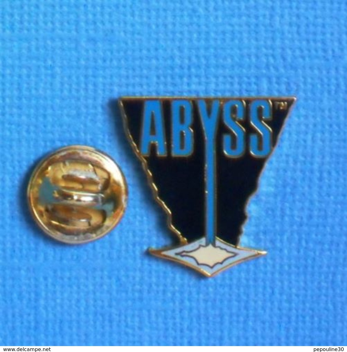 1 PIN'S //  ** ABYSS / FILM SCIENCE-FICTION AMÉRICAIN / JAMES CAMERON ** . (TM © TCFFC) - Filmmanie