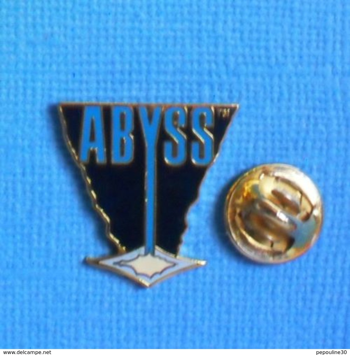 1 PIN'S //  ** ABYSS / FILM SCIENCE-FICTION AMÉRICAIN / JAMES CAMERON ** . (TM © TCFFC) - Filmmanie