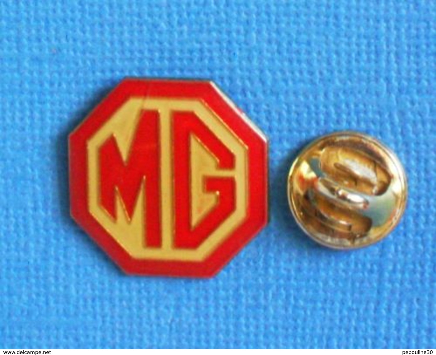 1 PIN'S //  ** LOGO MG / CONSTRUCTEUR ANGLAIS / MG / HOMMAGE A MORRIS GARAGES OXFORD ** - Andere & Zonder Classificatie