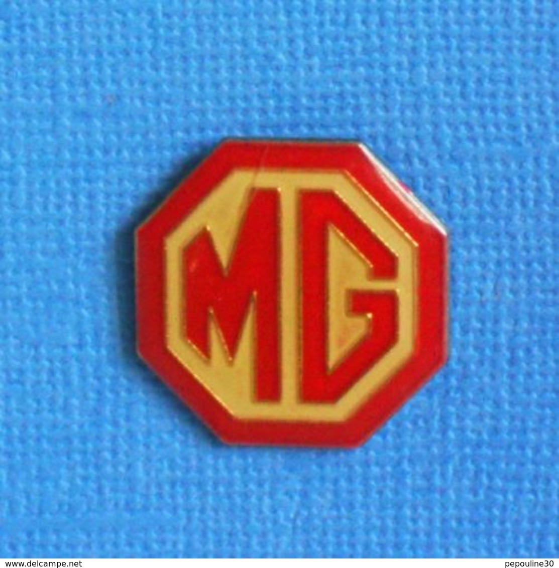 1 PIN'S //  ** LOGO MG / CONSTRUCTEUR ANGLAIS / MG / HOMMAGE A MORRIS GARAGES OXFORD ** - Andere & Zonder Classificatie