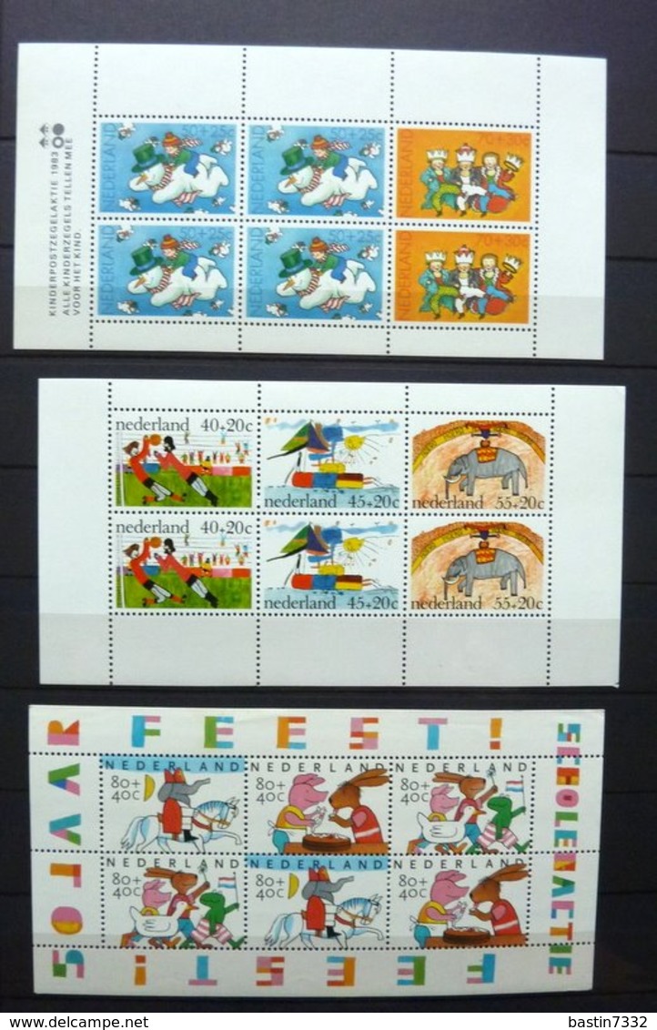 Netherlands/Pays Bas/Holanda collection in 3 stockbooks with booklets/MSheets MNH/Postfris/Neuf sans charniere