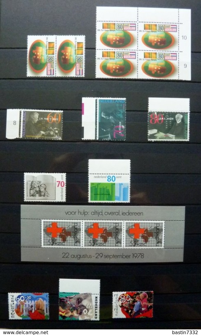 Netherlands/Pays Bas/Holanda collection in 3 stockbooks with booklets/MSheets MNH/Postfris/Neuf sans charniere