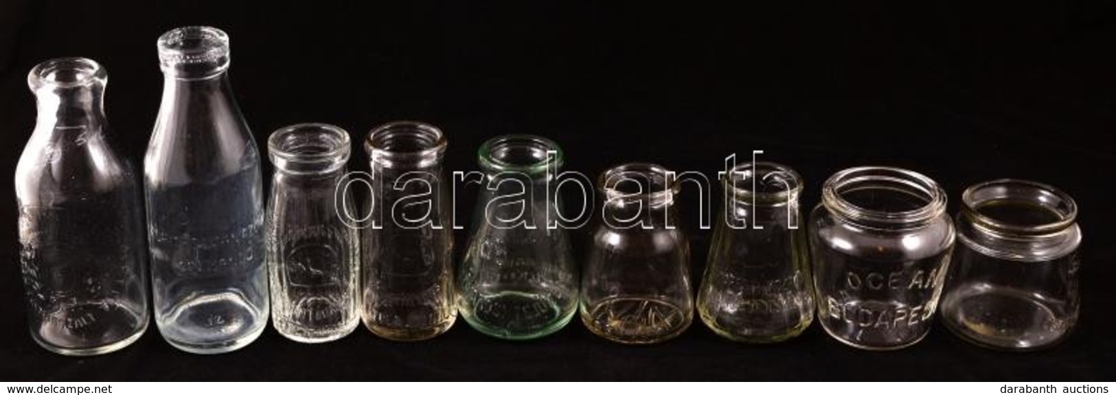 9 Db Különféle Feliratos érdekes üvegpalack, Apró Csorbákkal, Különböző Méretben - Glass & Crystal