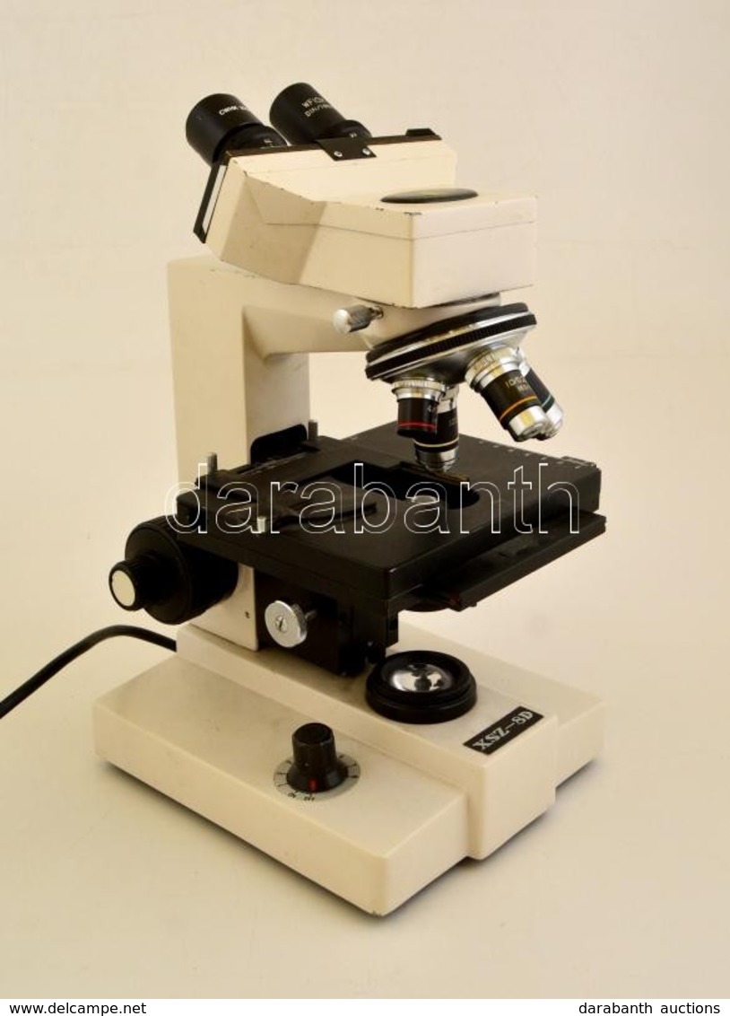 XSZ-8D Mikroszkóp, Alsó Megvilágítással, Mozgatható Tárgyasztallal, 4 Lencsével (4x 10x 40x 100x), Halogén Izzóval, Ered - Other & Unclassified