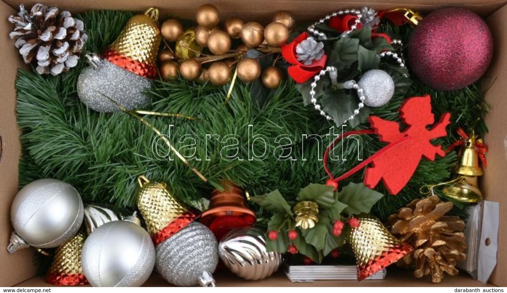 Vegyes Egy Cipősdoboznyi Karácsonyi Dekoráció, Gyertyák, Csengők, 3 M-s Zöld Boa, ...stb. - Other & Unclassified