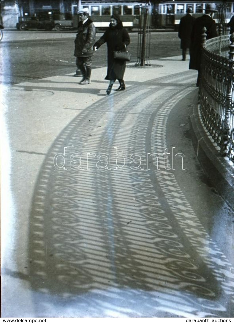 Cca 1934 Kinszki Imre (1901-1945) Budapesti Fotóművész Hagyatékából, Vintage Negatív (Kovácsoltvas Kerítés árnyéka), 6x4 - Other & Unclassified
