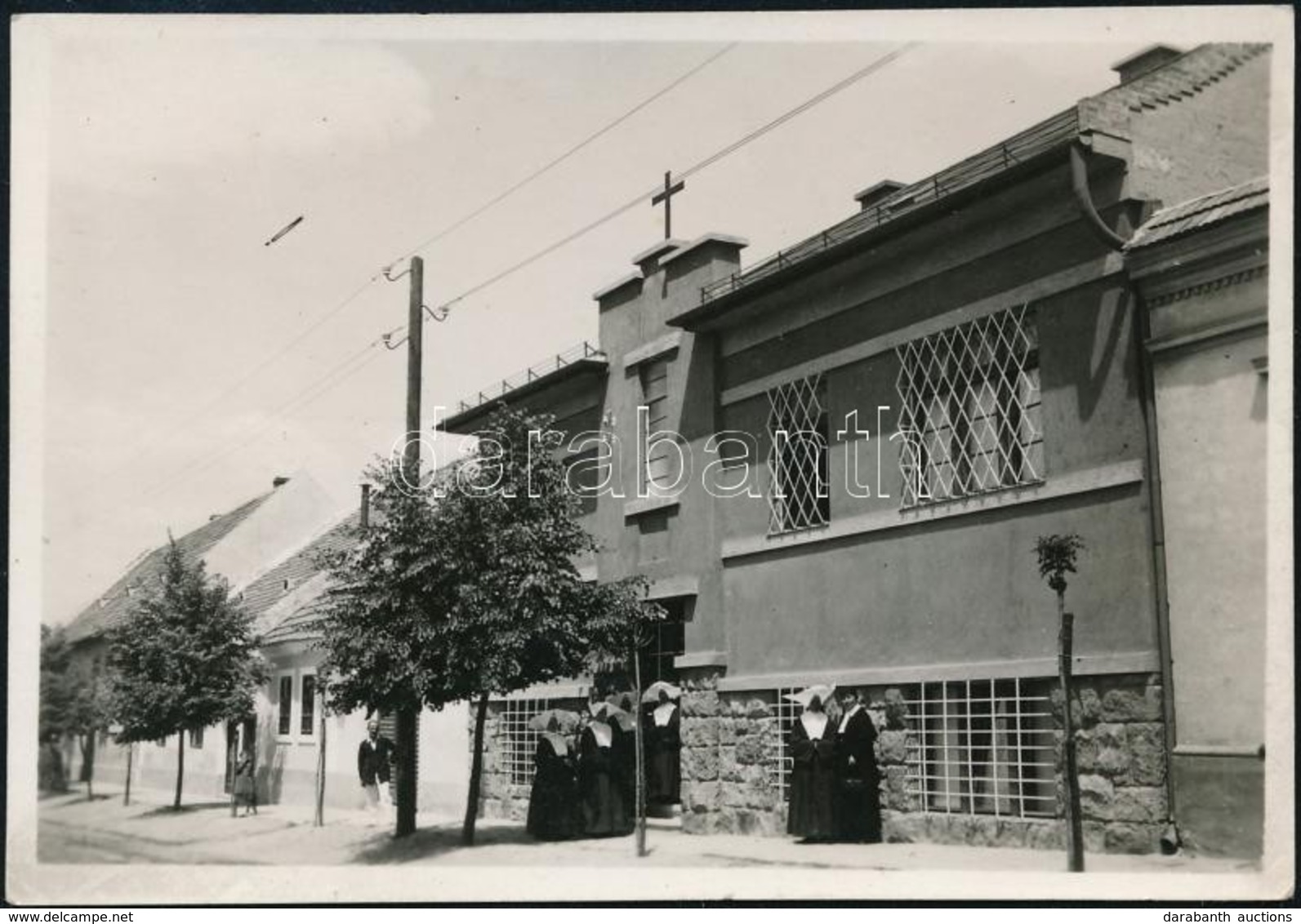 Cca 1935 Esztergom, Szent Szív Otthon Apácákkal, Hátoldalon Feliratozott Fotó, 6×8,5 Cm - Other & Unclassified