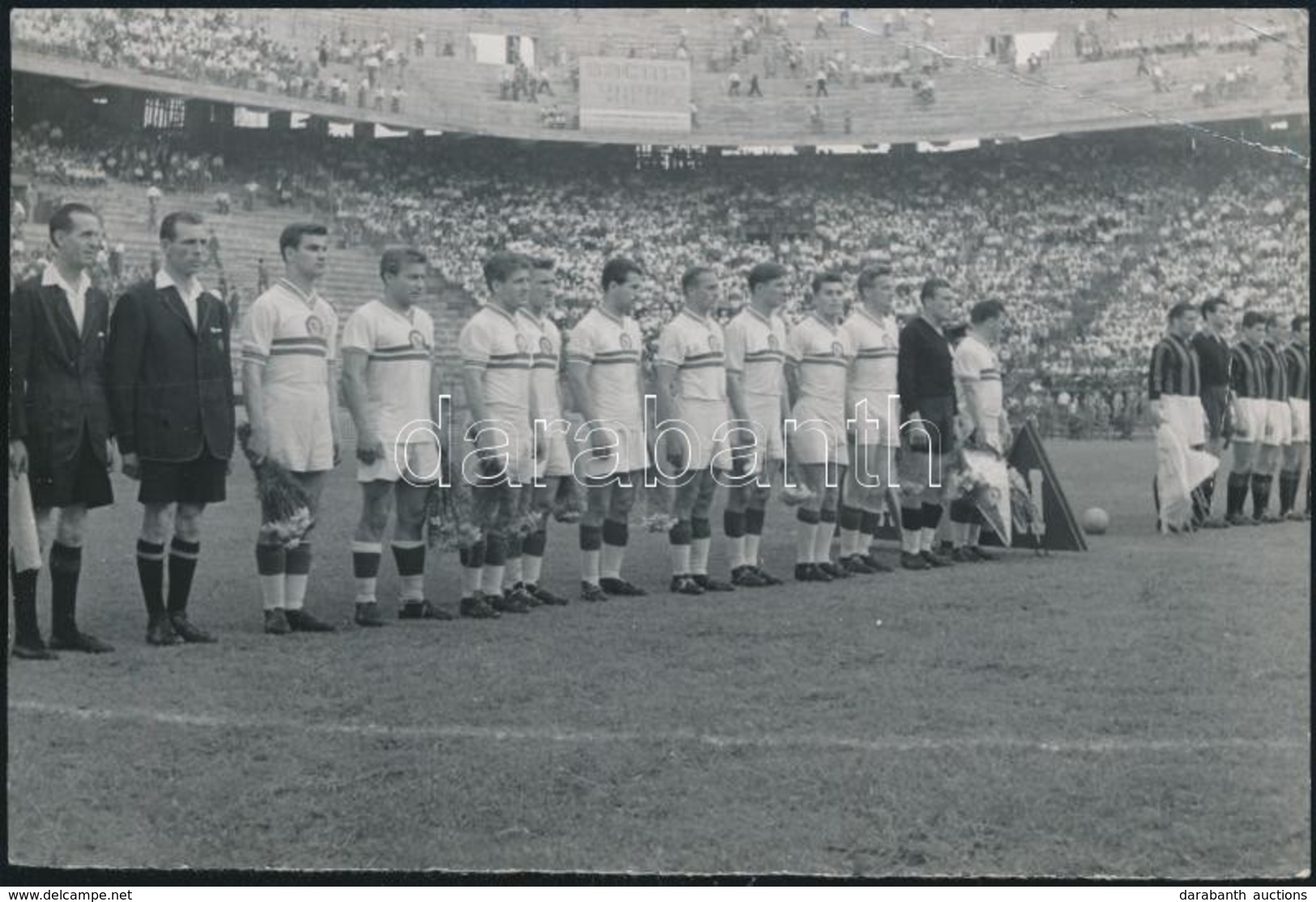 1955 Róma, A Honvéd-Milan Mérkőzése, Sajtófotó A Képes Sport Archívumából, Hátoldalon Feliratozott Fotó, Felületén Törés - Other & Unclassified