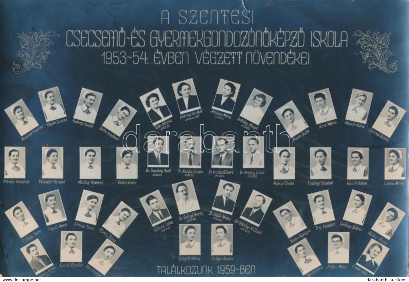 1954 A Szentesi Csecsemő- és Gyermekgondozónőképző Iskola Tanárai és Végzett Növendékeik Kistablója, 44 Nevesített Portr - Other & Unclassified