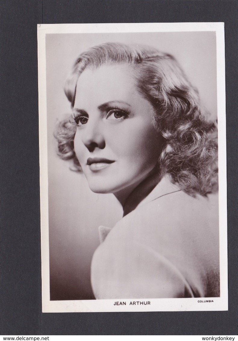 Jean Arthur.    Actress.   Picturegoer Series. (Card Number 1375).     RPPC. - Attori