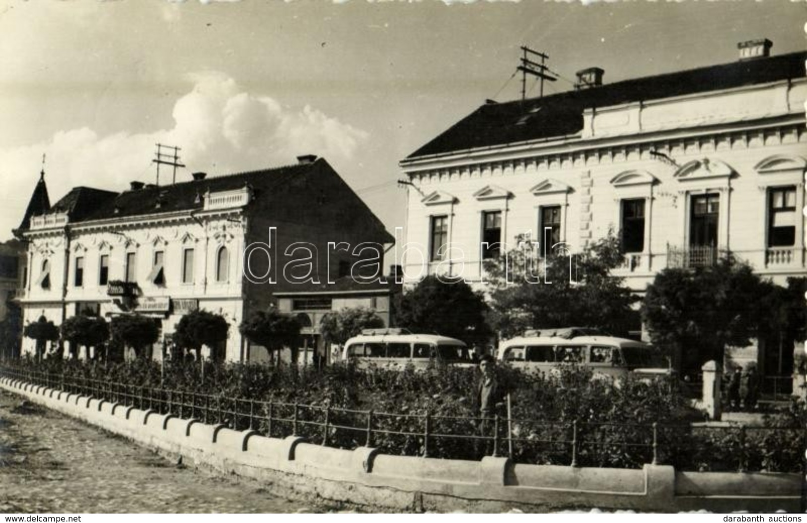T2 1942 Szilágysomlyó, Simleu Silvaniei; Utca, Kiss László üzlete, Autóbusz / Street View, Shops, Autobus. Photo - Unclassified