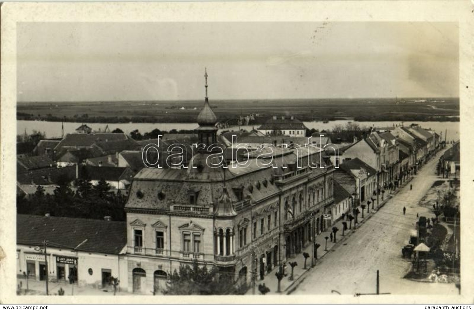 T2/T3 1943 Zenta, Senta; Látkép A Tisza Felé, Lócy László, Bakay János üzlete, Erzsébet Szalon, Auto Garage Garázs, Felr - Sin Clasificación