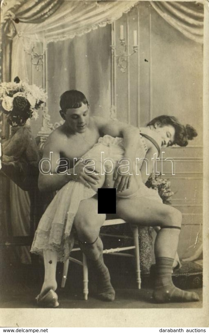 ** T2/T3 Vintage Pornographic Photo Postcard - Unclassified