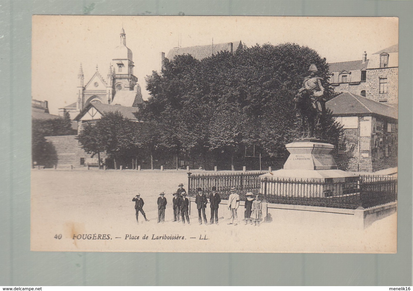 CPA - 35 -  Fougères  -  Place De Lariboisière - Fougeres