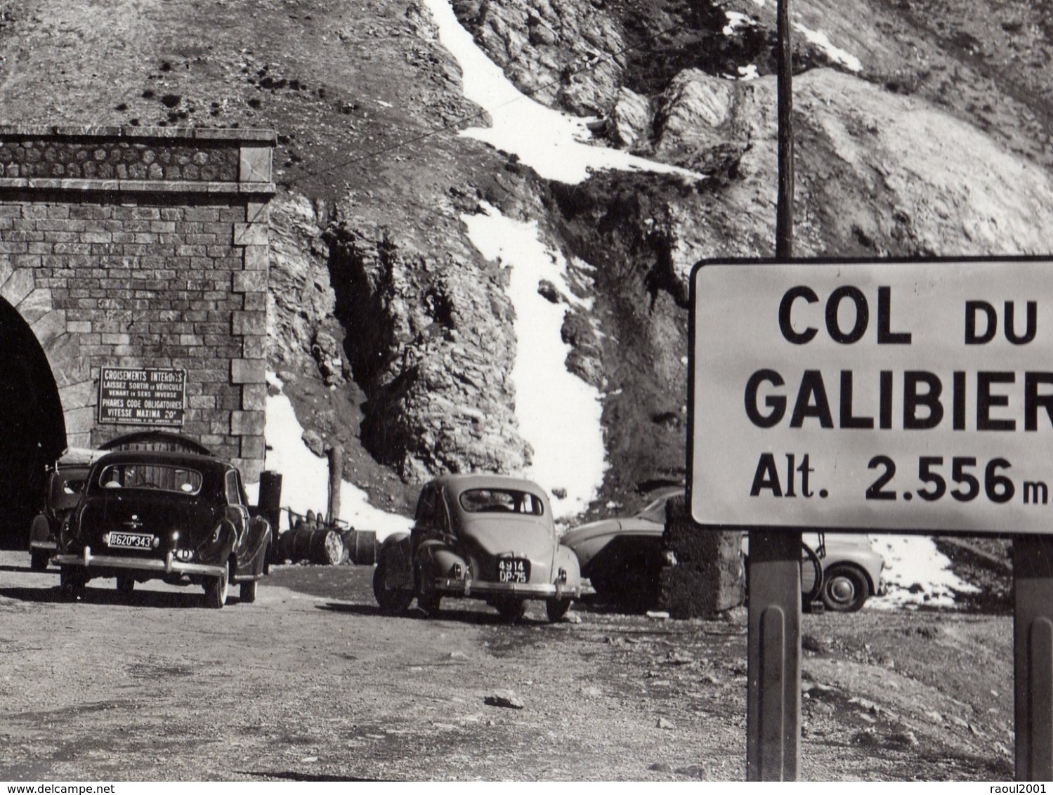 Autos Voitures Automobiles Cars - COL Du GALIBIER - Hotchkiss ? BMW 502 ? - Peugeot 203 Cabriolet Et Berline - Voitures De Tourisme