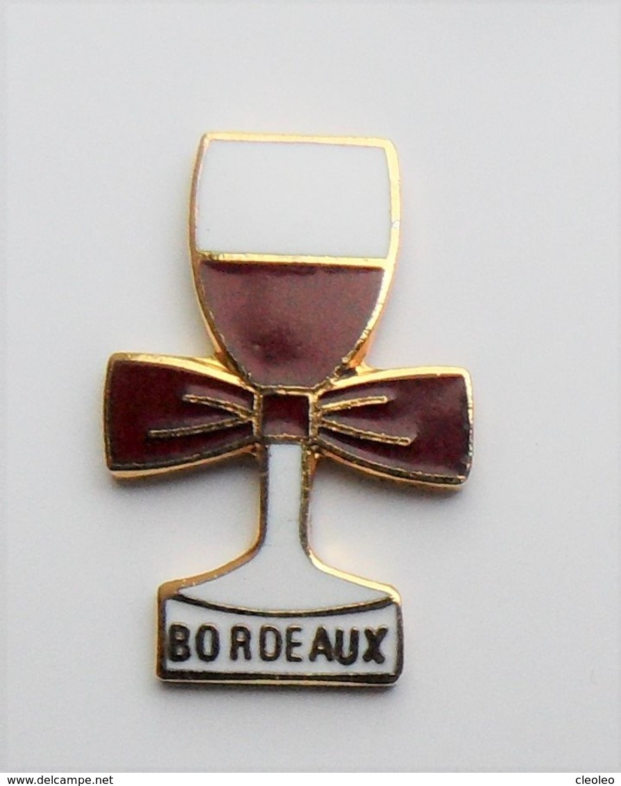 Pin's Boissons Verre De Vin Rouge Bordeaux  - Pa/Ce - Dranken