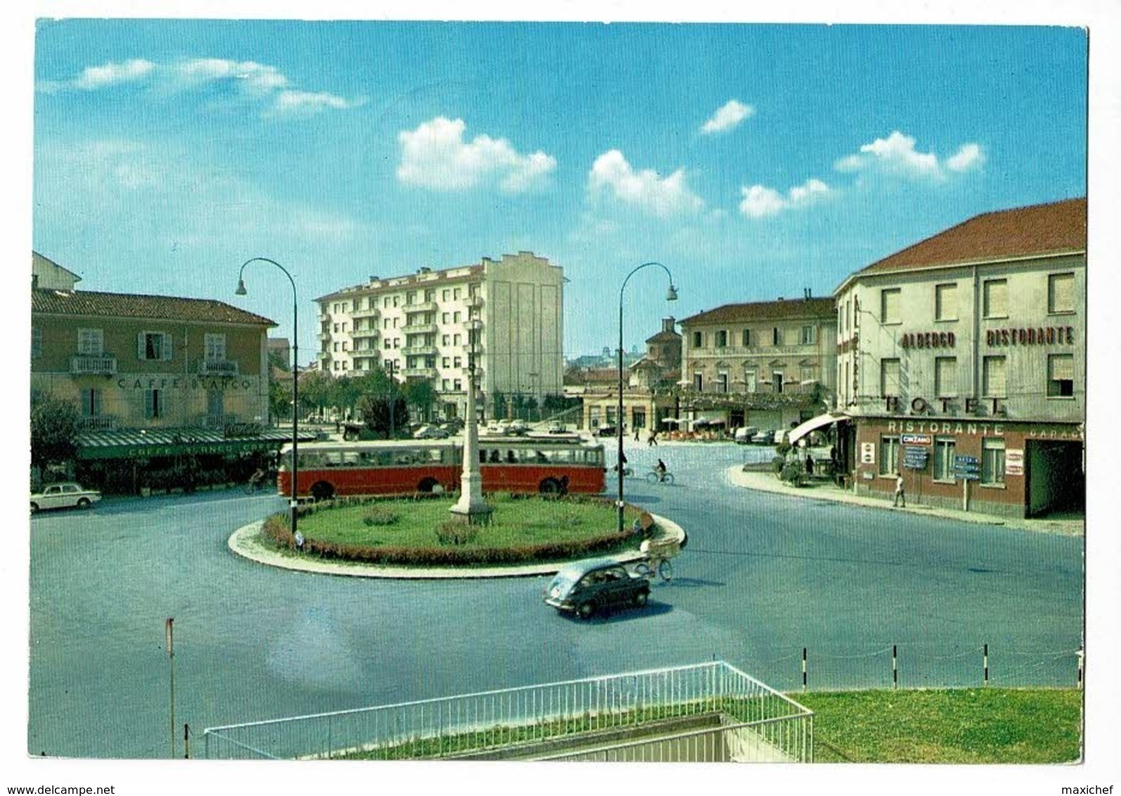 Rivoli - Piazza Della Stazione - Place De La Gare (café Blanco, Autobus, Albergo Ristorante) Circulé 1967 - Rivoli