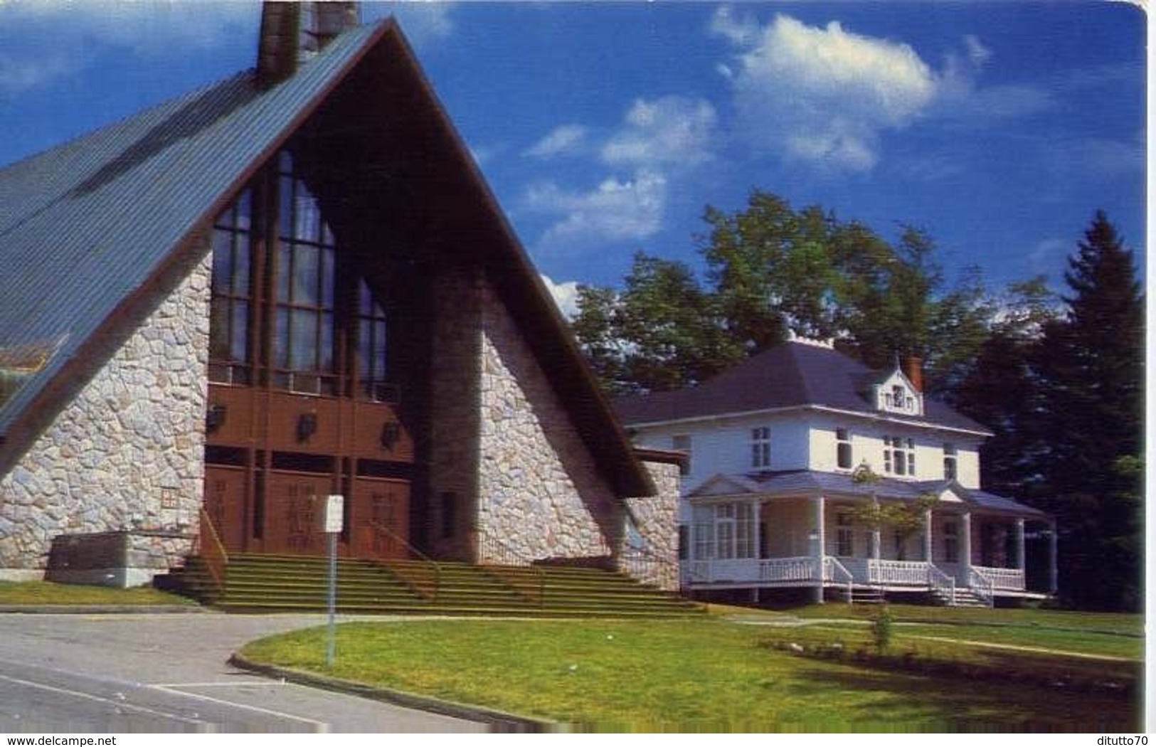 Saint Donat C'est Tour Naturell  L'eglise Et Le Presbytere - Canada - Formato Piccolo Viaggiata – E 14 - Mondo