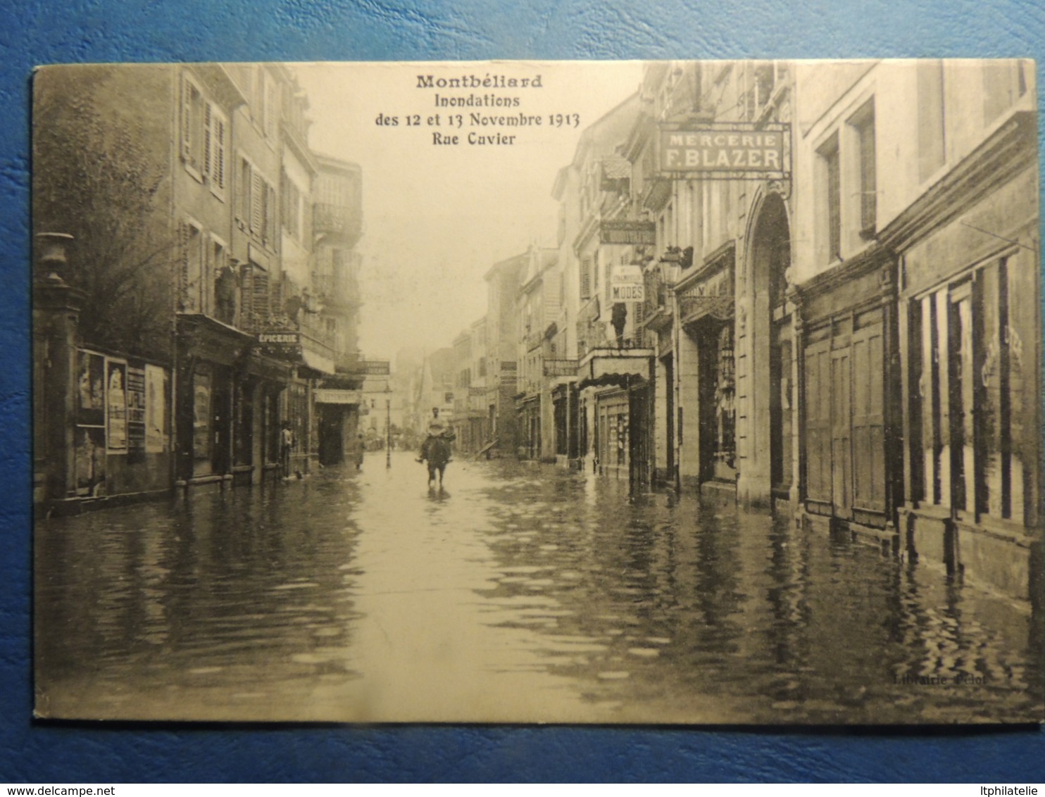 CPA   MONTBELIARD  INNONDATIONS DE1913  CHEVAL LES PIEDS DANS L EAU   LA RUE INNONDEE - Montbéliard