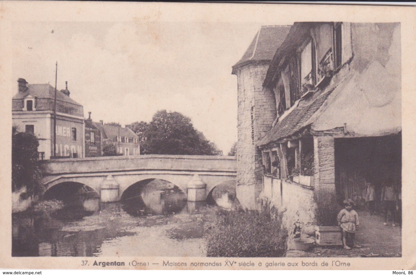 61 - ARGENTAN - MAISON A GALERIE PRES DE L'ORNE - ANCIEN PONT - Argentan