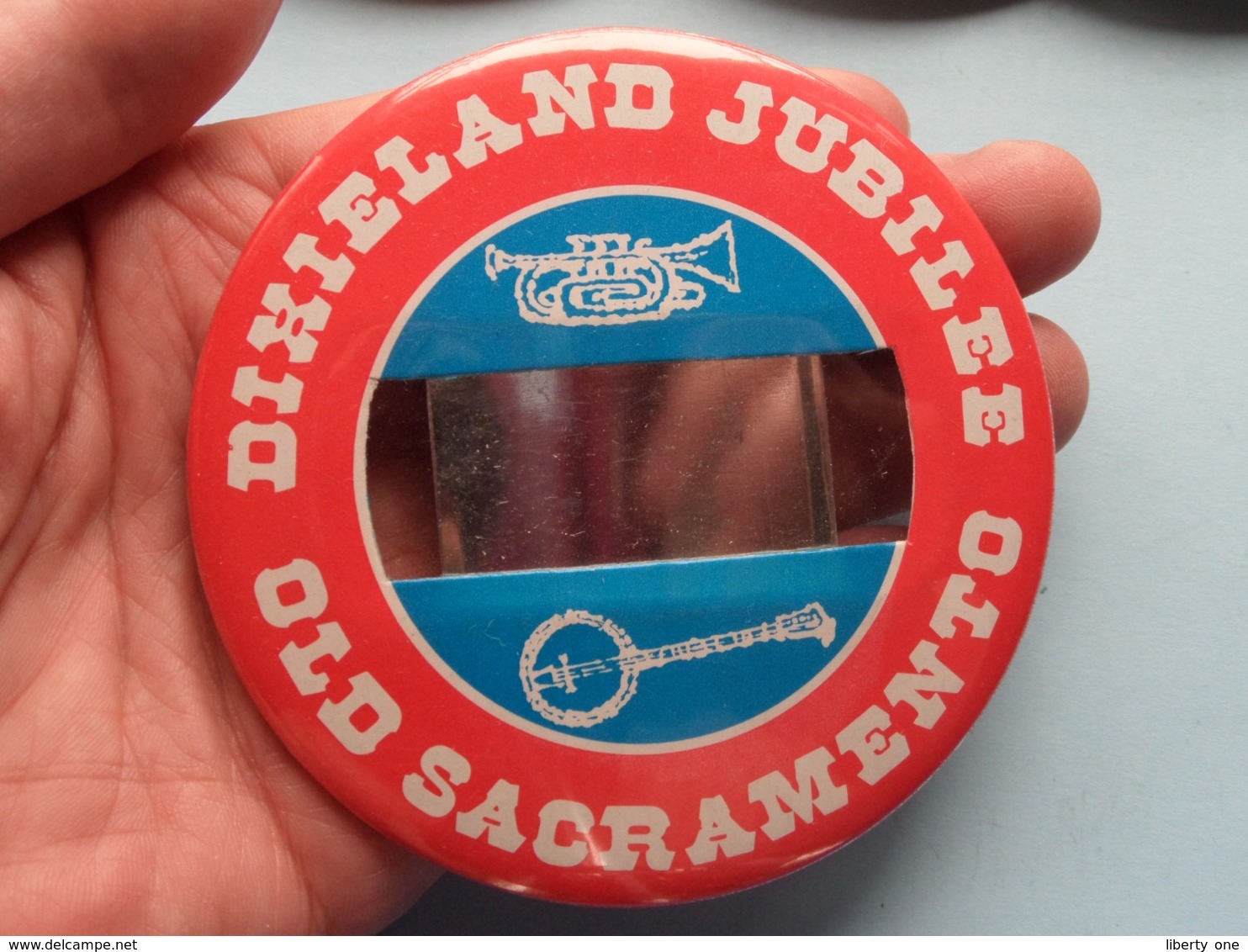 DIXIELAND JUBILEE - OLD SACRAMENTO (U.S.A.) : Speld / Badge ( See / Voir Photo ) +/- 9 Cm. ! - Autres & Non Classés