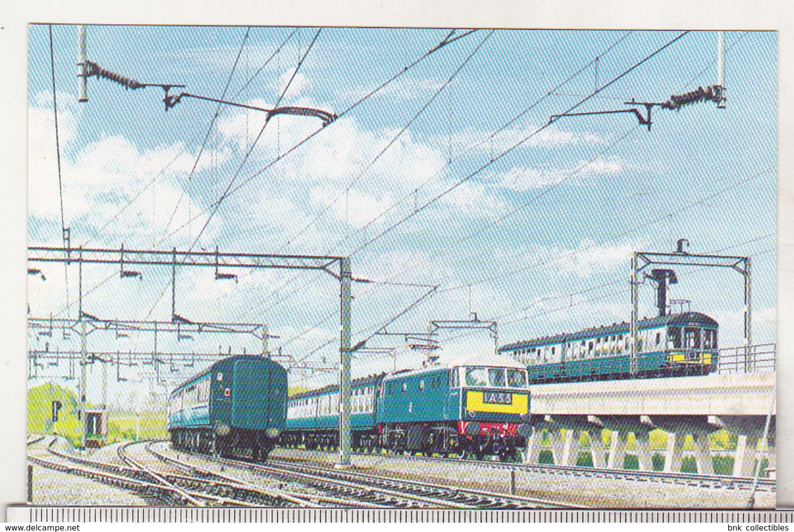 England Uncirculated Postcard - Trains - No 20 Electrically Hauled Expresses Pass Near New Fly-over At Rugby - Eisenbahnen