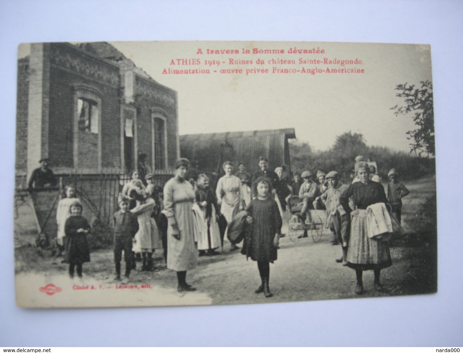 CPA Athies . Somme Dévastée.80. 1919. Belle Animation+++ Ruines Du Chateau Sainte Radegonde. - Otros & Sin Clasificación