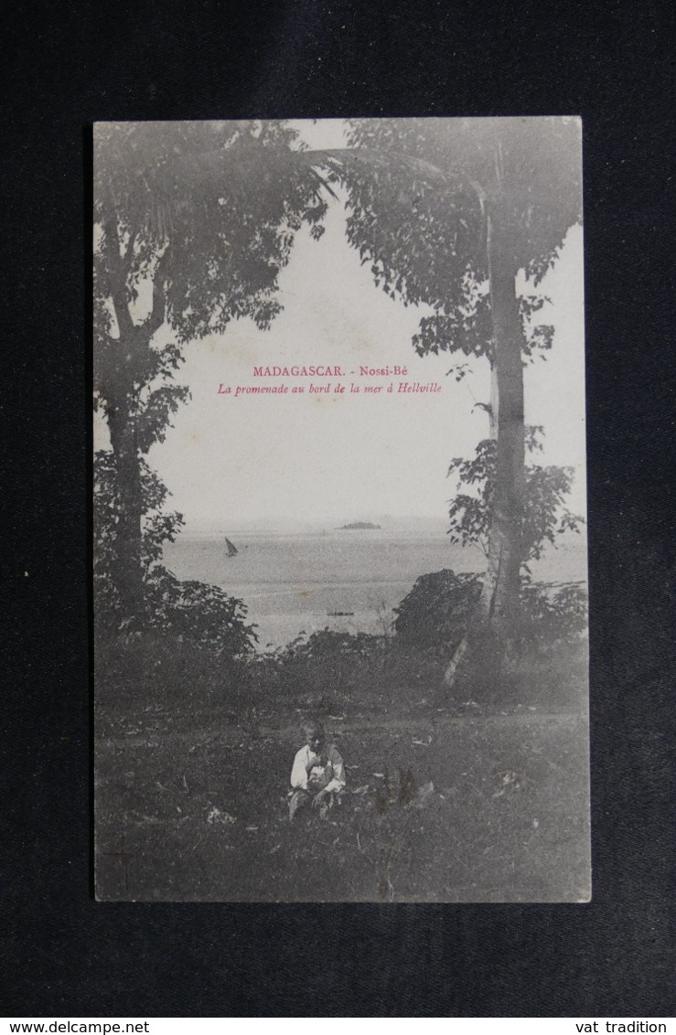 MADAGASCAR - Carte Postale - Nossi Bé - La Promenade Au Bord De La Mer à Hellville  - L 46992 - Madagascar