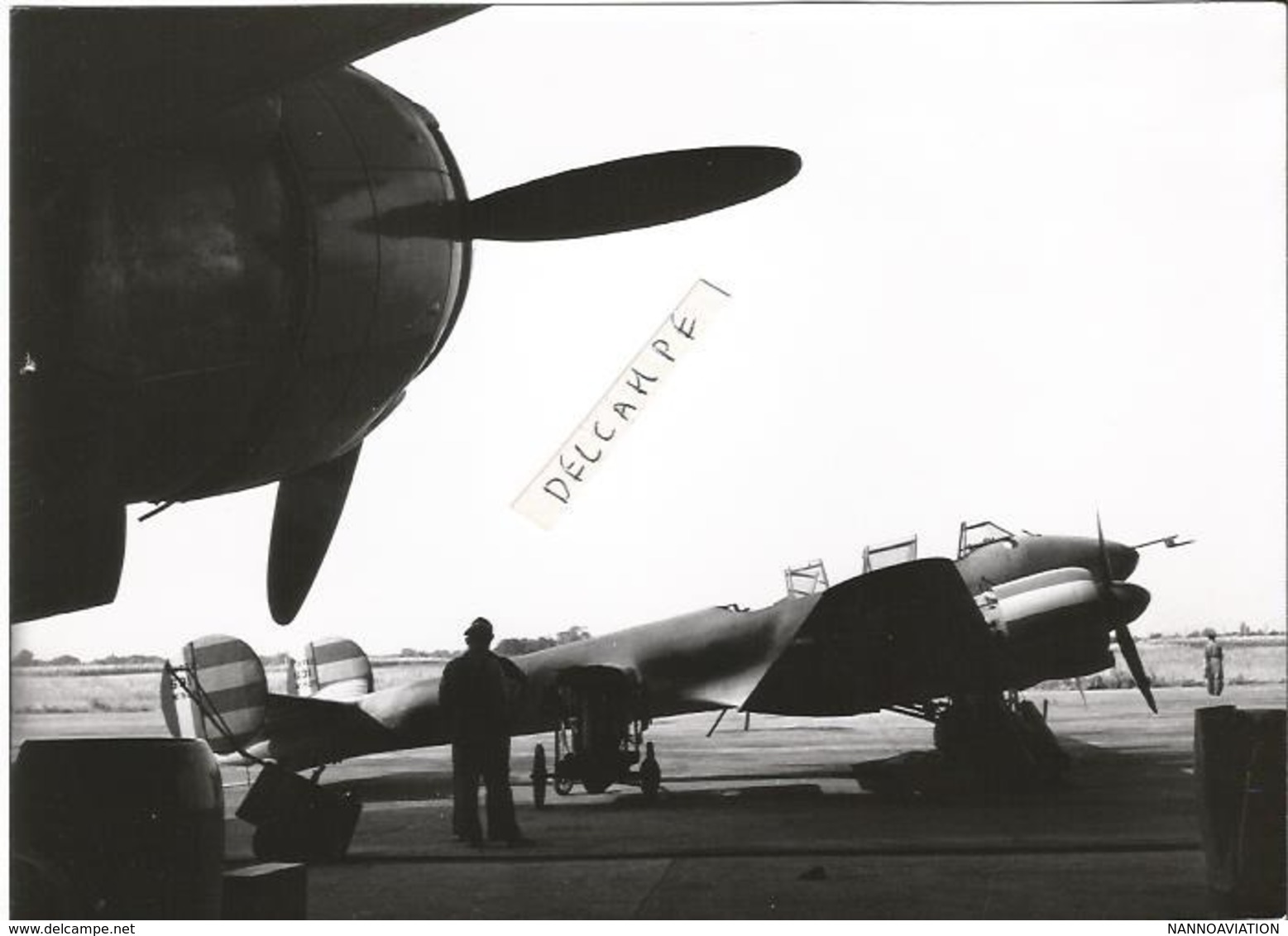 PHOTO AVION POTEZ 63 11 AU SOL RAVITAILLEMENT  ARCHIVE ECPA  12X18CM - Aviation