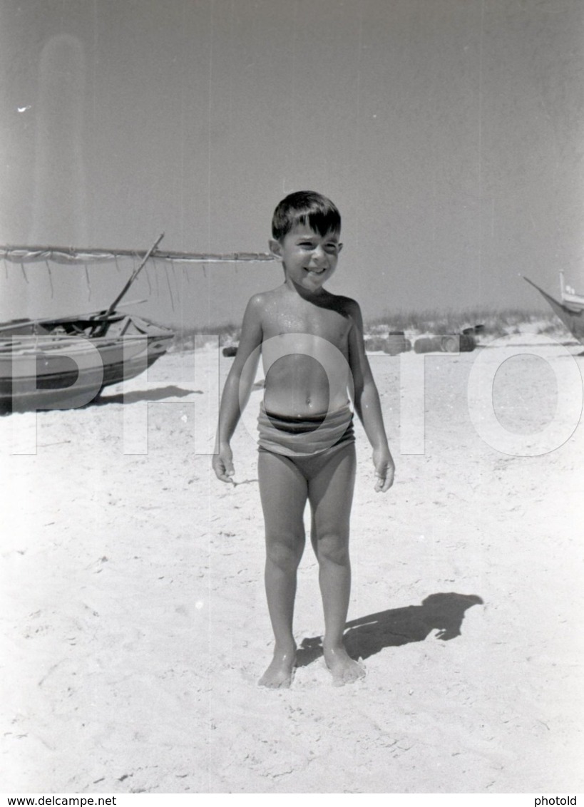 1966 BOY GARÇON ENFANT CHILD PORTUGAL AMATEUR 35mm ORIGINAL NEGATIVE Not PHOTO No FOTO - Sonstige & Ohne Zuordnung