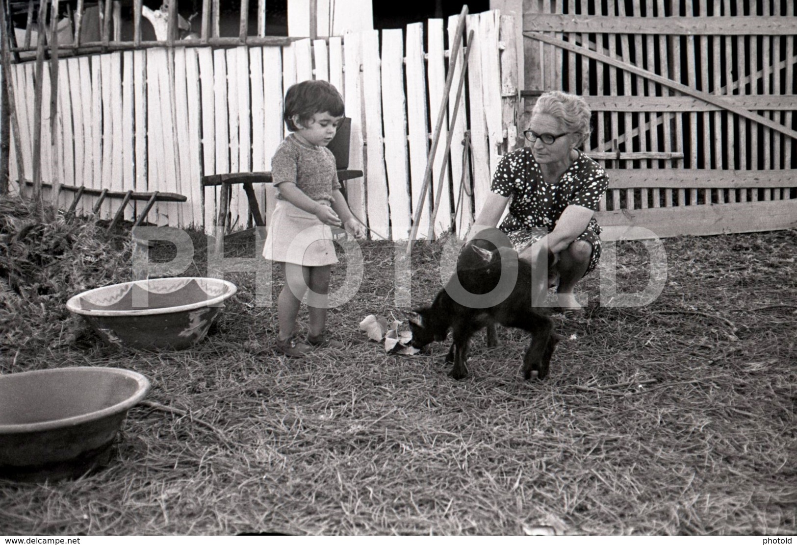 1966 JEUNE FEMME GIRL ENFANT CHILD PORTUGAL AMATEUR 35mm ORIGINAL NEGATIVE Not PHOTO No FOTO - Sonstige & Ohne Zuordnung