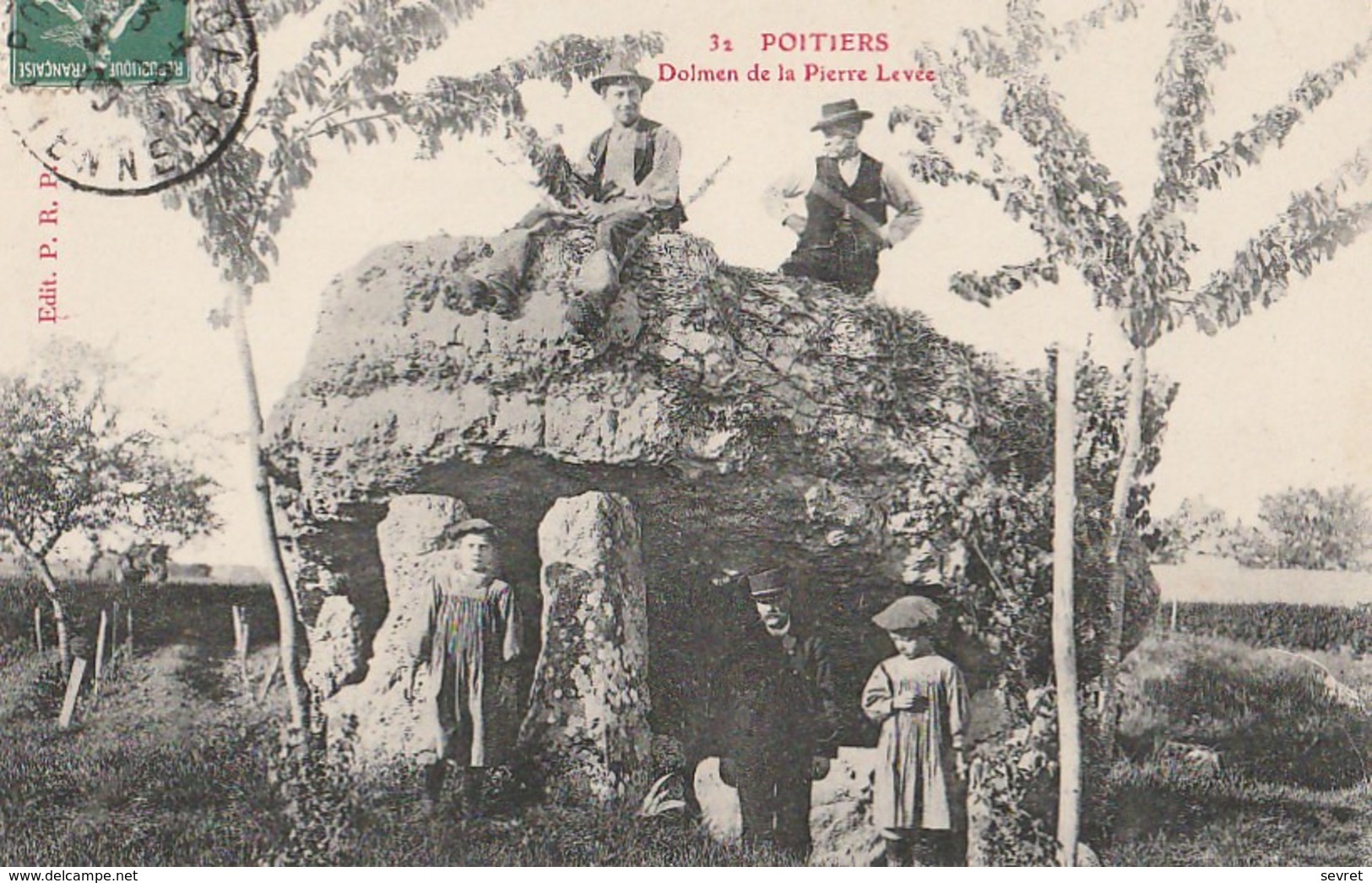 POITIERS. - Dolmen De La Pierre Levée - Dolmen & Menhirs